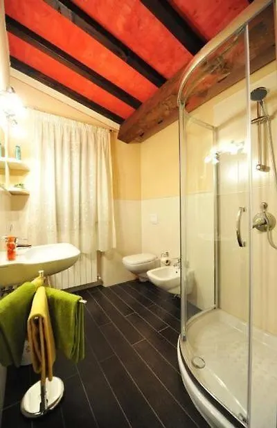 Villa Poesie Gallicano 0*,